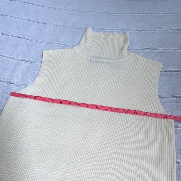Sag Harbor Cream Sleeveless Turtleneck, Size Large - Picture 9 of 11